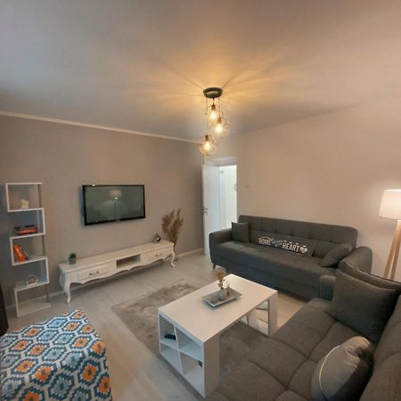 Hotspot Apartments - City Center Pristina Buitenkant foto