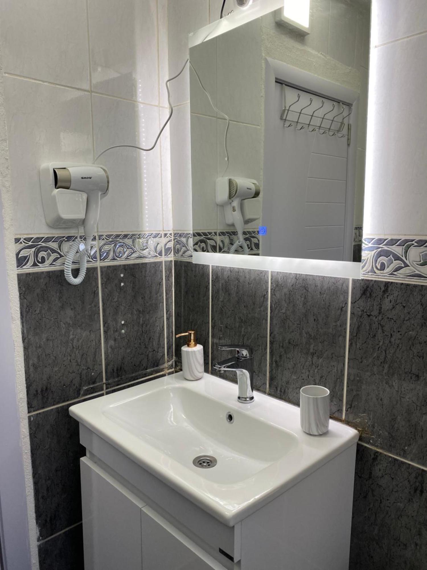 Hotspot Apartments - City Center Pristina Buitenkant foto