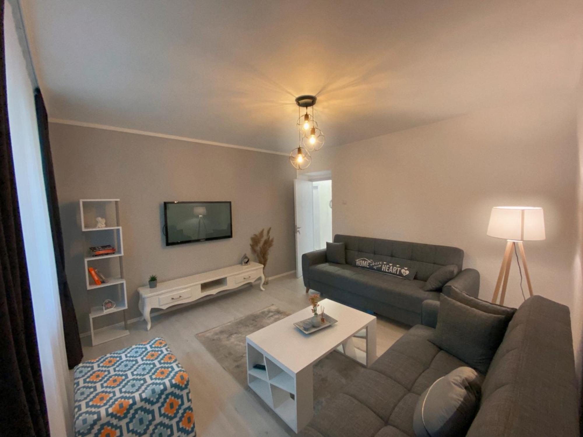 Hotspot Apartments - City Center Pristina Buitenkant foto